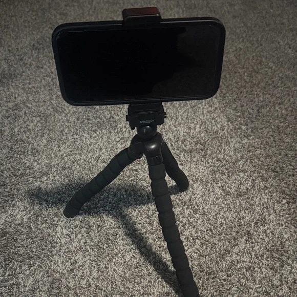 Flexible Black Tripod for Smartphones - Picture 1 of 4
